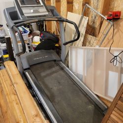 Healthrider H95T Treadmill for Sale in Winlock WA OfferUp
