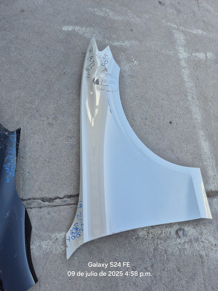 Volvo S60 Right Fender Oem