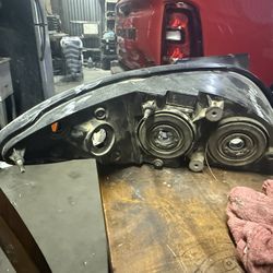 💡 Pair of Headlights – International ProStar – $100 