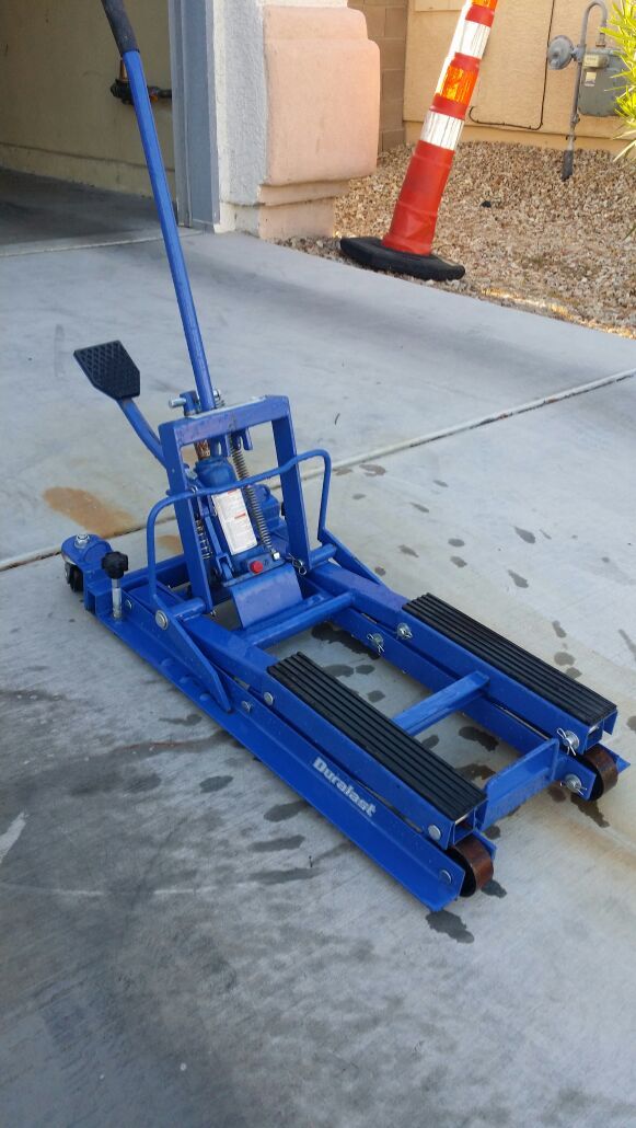 Duralast 1500 lbs motorcycle lift jack