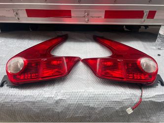 2014 Nissan juke tail lights