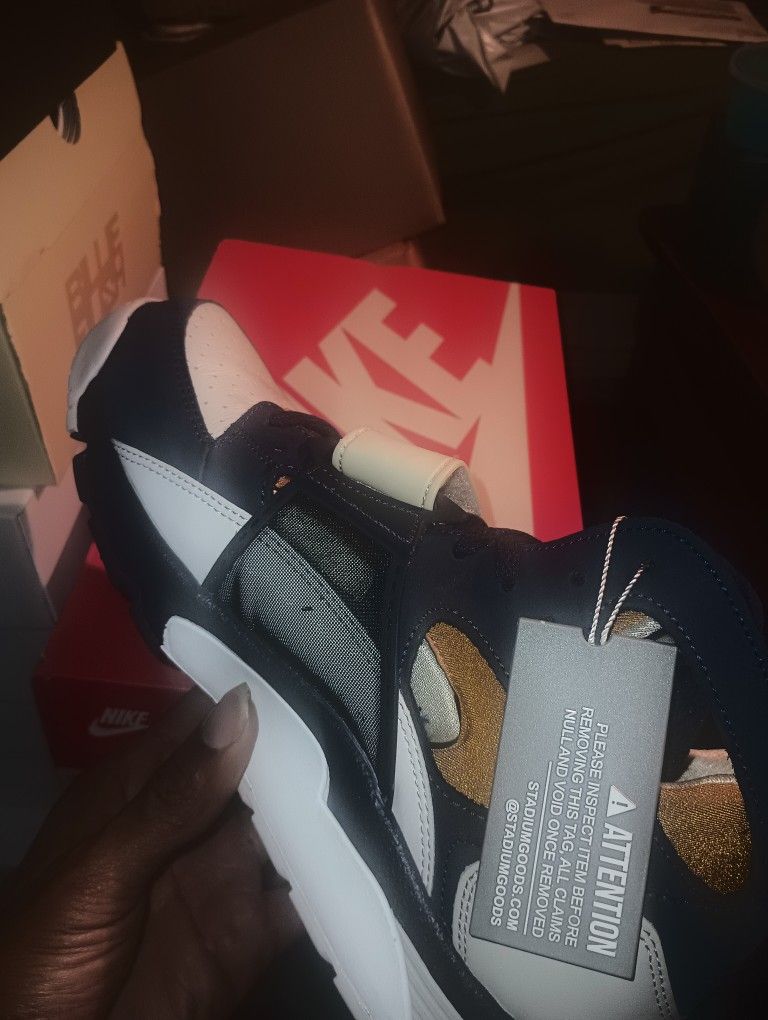 Brand New Nike Air Huarache OG Size 9.5 display picture 1