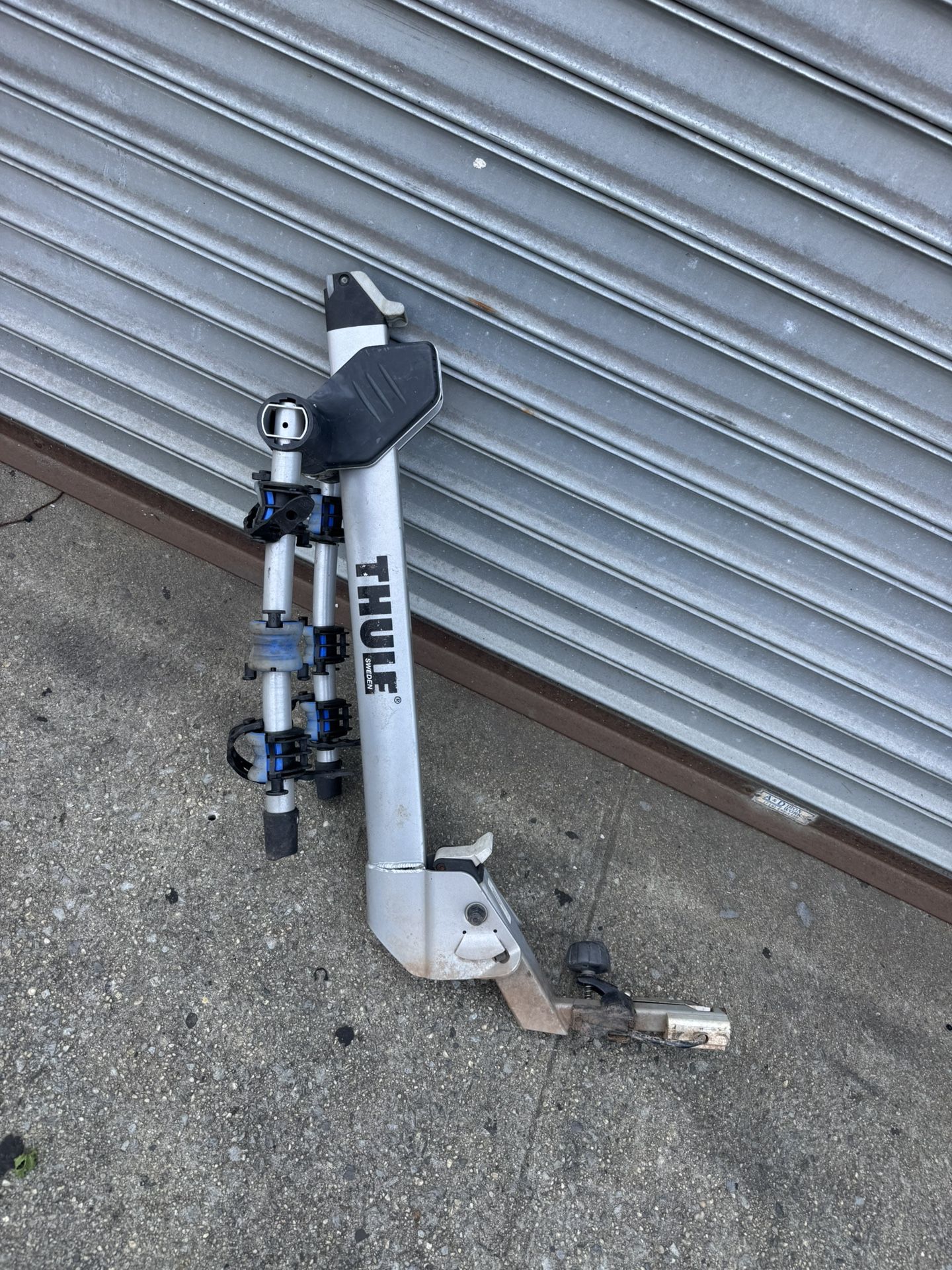 Thule 3 bike rack( needs repair or for pats)