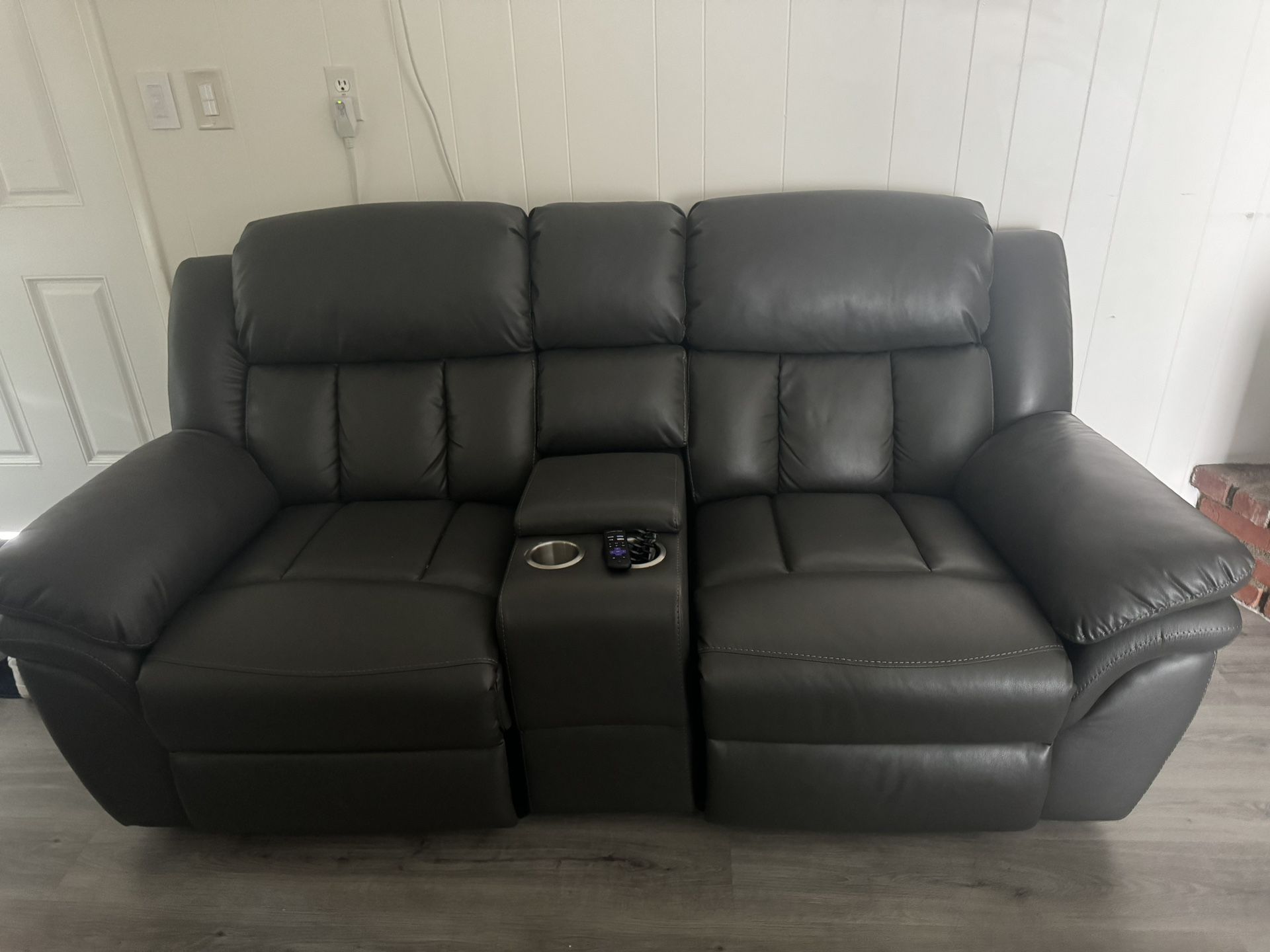 *FREE DELIVERY * Brand New Leather Recliner Couches