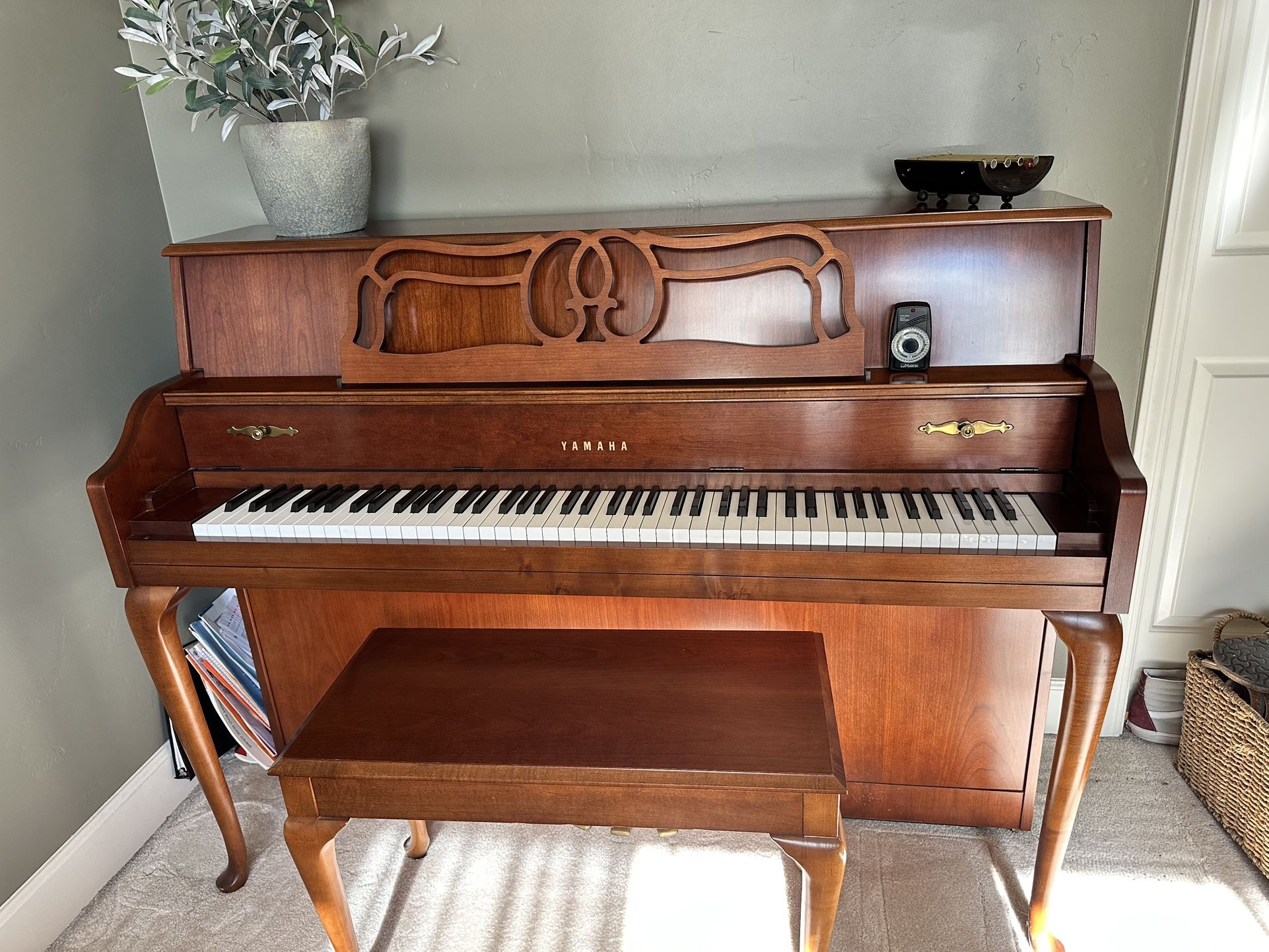 Yamaha Deluxe Console M-500 QA Piano