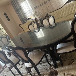 Dining Table/ Chairs 