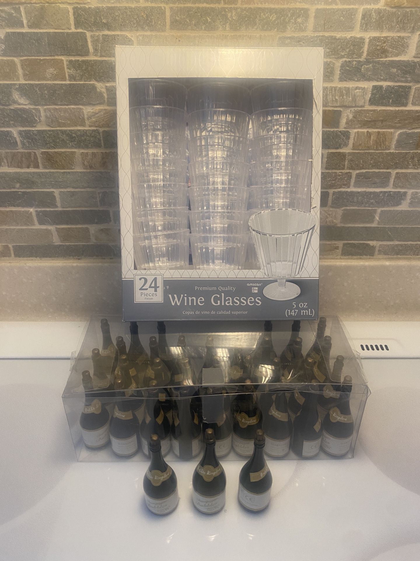 PARTY SUPPLIES - Bubble Favors & Wine Glasses