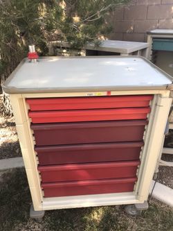 Metro 6 Cabinet Locking Medical Equipment/Crash Cart