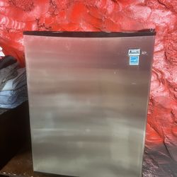 Avanti Mini Fridge