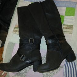 Size 8.5 women's boots, brown