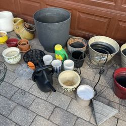 Large Planter Outdoor  Various Sizes Small to Large Garden Lot of 25 (4 of them hang and One Rolling Stand)