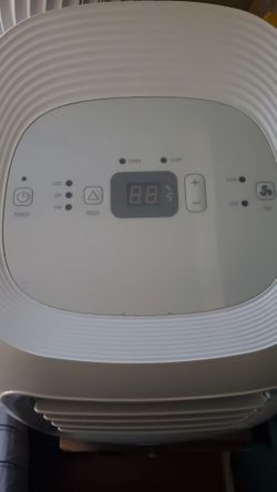 8000 Btu Hisense Portable AC With Exhaust Hose And Window Braket