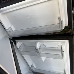 Refrigerator Vissani 3.1 Cu. Ft