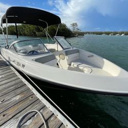 Enjoy a fantastic day on the water aboard our 18’ bayliner and get 1 FREE of JETSKI! 