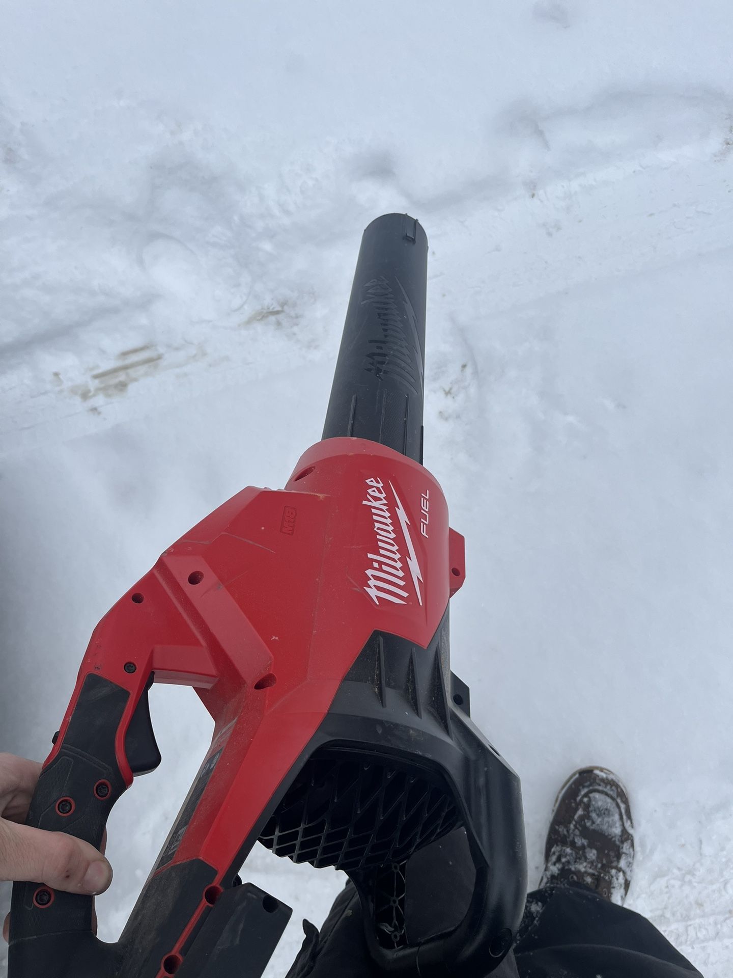 Milwaukee 2724 M18 Dual-Battery Cordless Blower – Excellent Condition