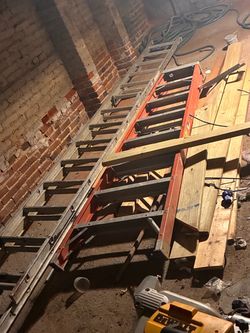 Fiberglass Extension Ladder