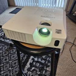 HITACHI HDMI PROJECTOR 