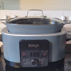 Ninja Foodi PossibleCooker PRO 8.5 Quart Multi-Cooker, with 8-in-1 Slow Cooker, Steamer, Nonstick,  Used 1 Time Look New