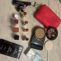 Brand New High-End Designer Make Up And Pouch