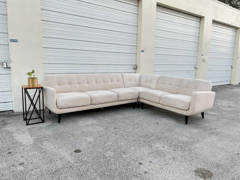 OFF WHITE MID CENTURY SECTIONAL L SHAPE COUCH SOFA IN GOOD CONDITION- delivery Available
