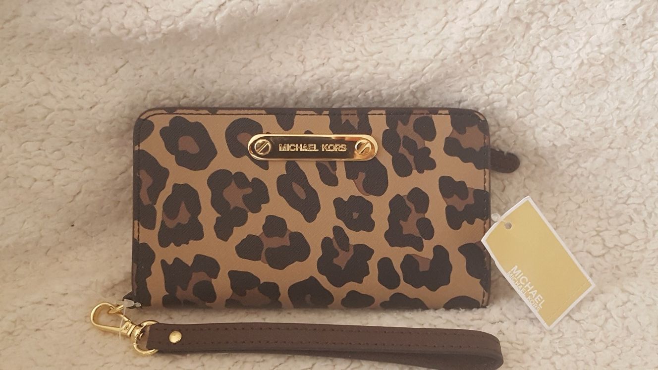 MICHEAL KORS Jet Set Travel Slim Tech Wristlet Wallet