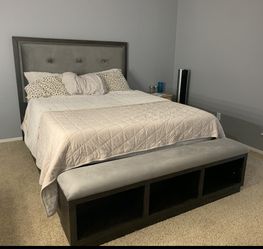 Queen Size Bedframe With Boxspring