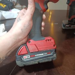 Milwaukee TOOLS 