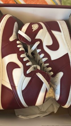 Jordan 1 Maroon