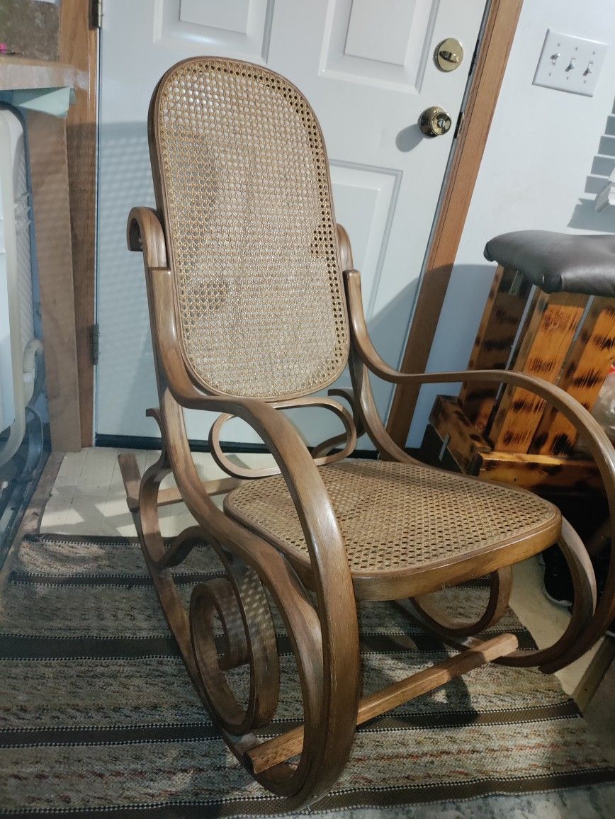 Vintage Rocking Chair! Excellent Shape!