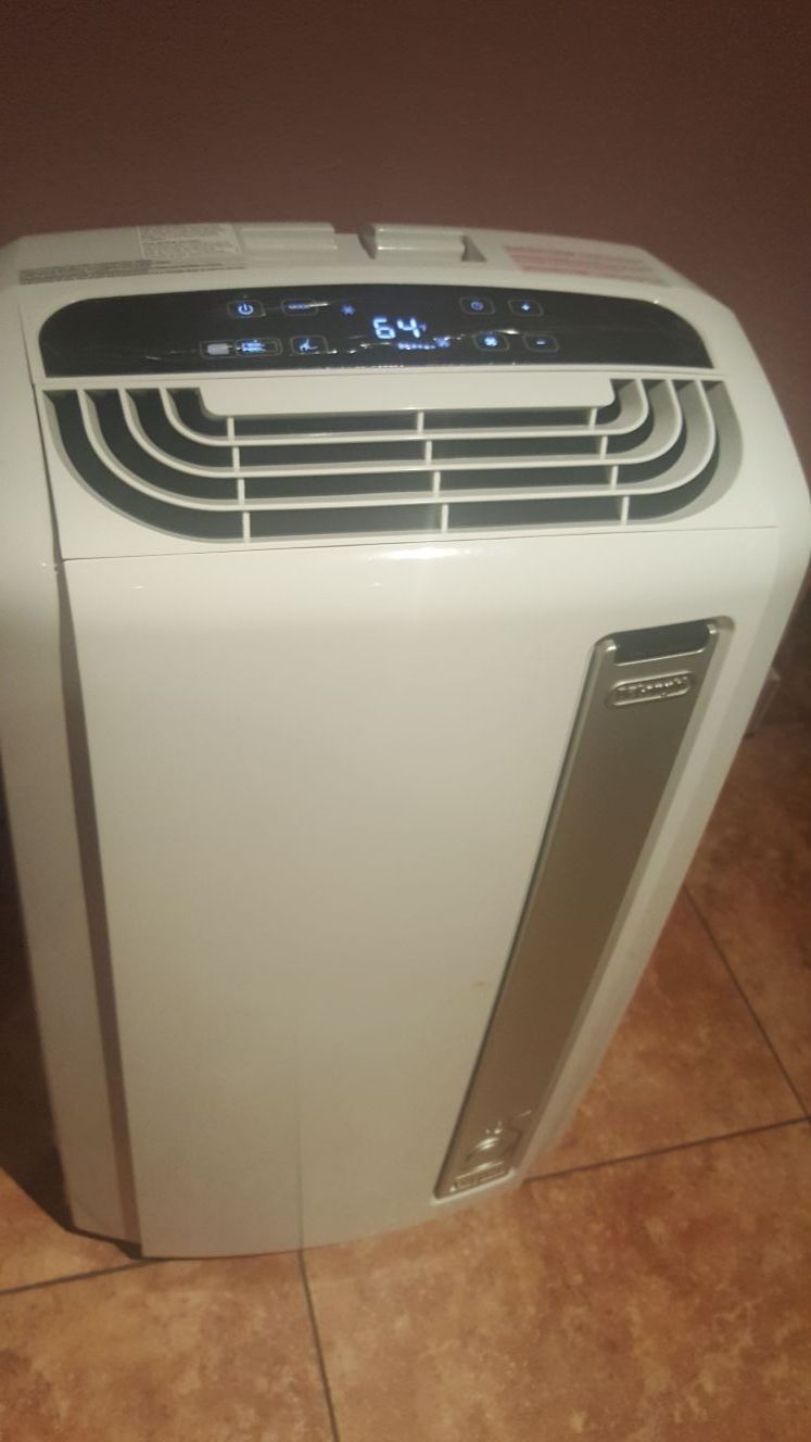 DeLonghi America PACAN120EW 12000 BTU Whisper Cool Portable Air Conditioner
