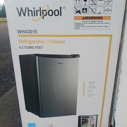 Whirlpool Mini Fridge 