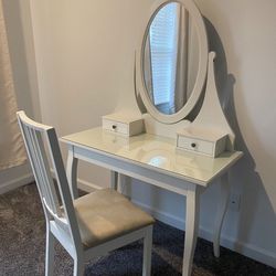 Dresser/make Up Desk