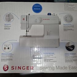 Singer Sewing Machine 