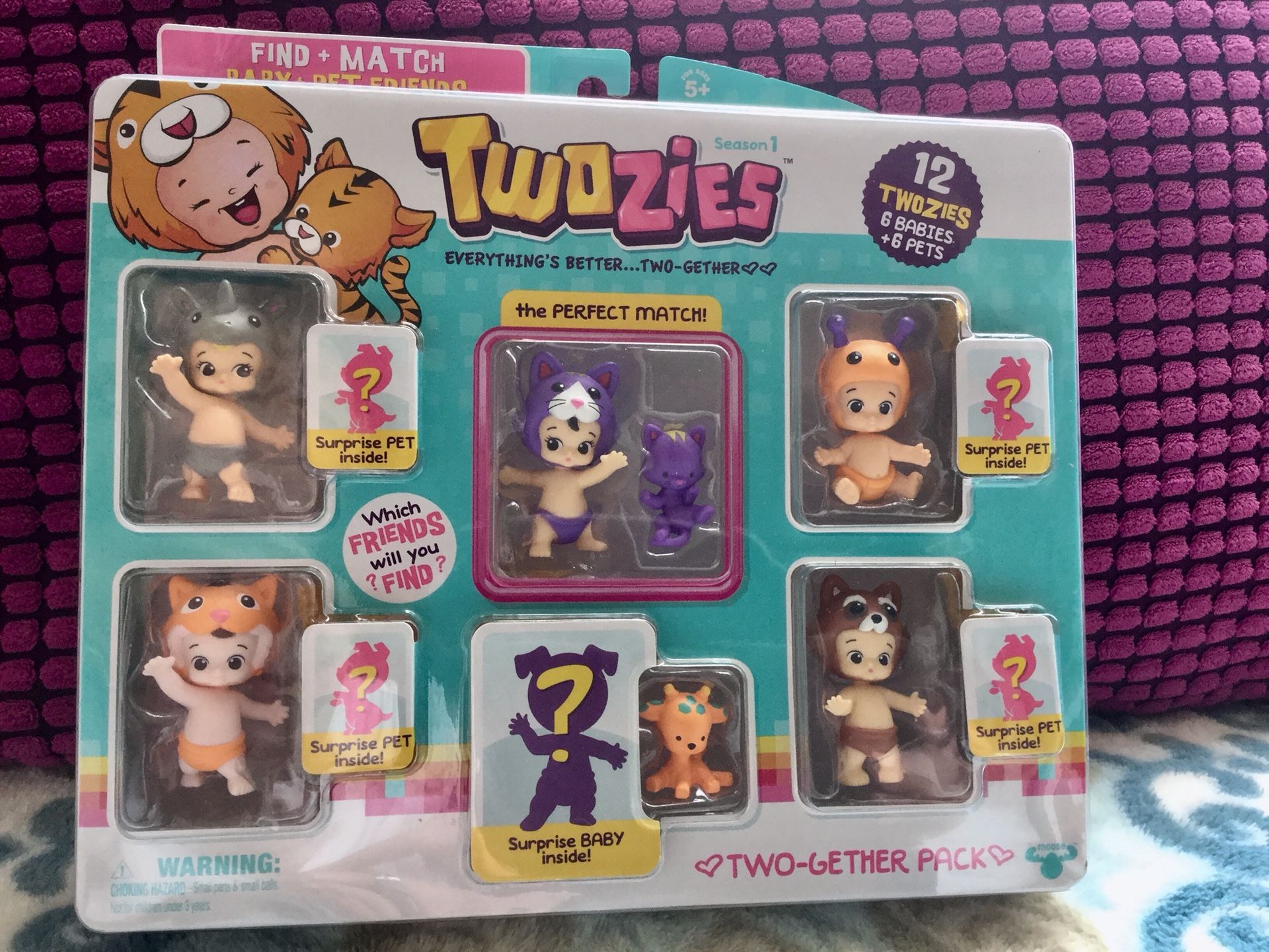 TWOZIES *super cute 6 Babies & cuteness with 6 pets and accessories / NEW BOX not opened π¦πΆπΌπΆπ