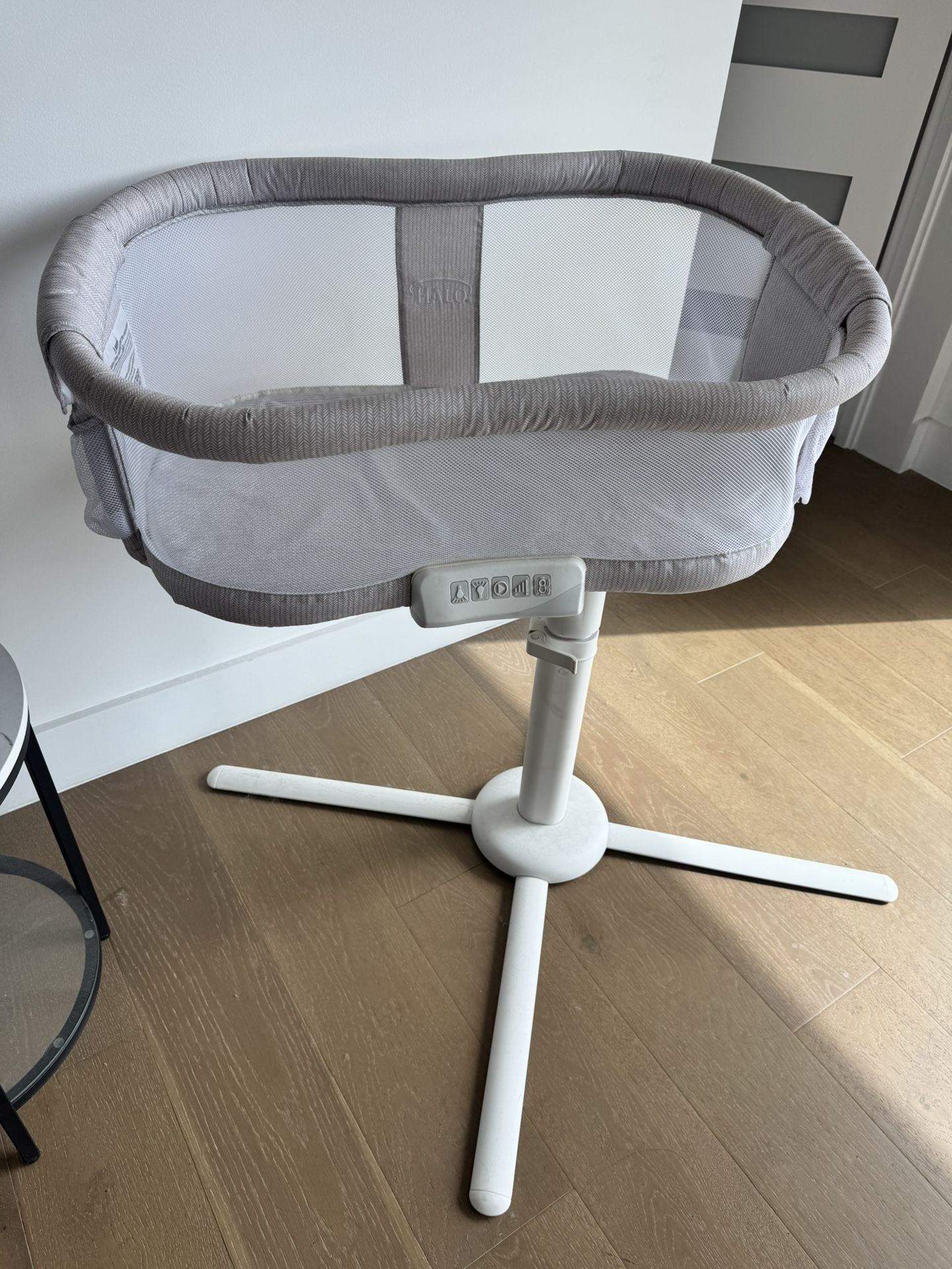 Halo Swivel Sleeper Basinet