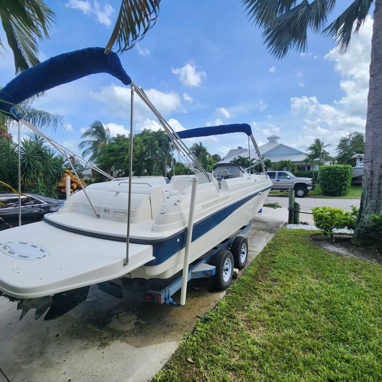 28ft Rendezvous Deck Boat With Bar