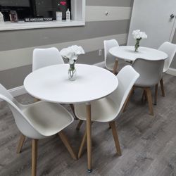 GUC table $30, there are 2. the chairs are not included in price however they are available 20 each there are 8. Located in hempstead long island. Ava