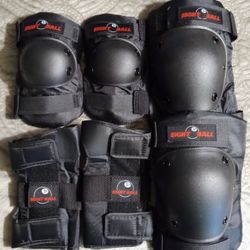 🔥 ONLY $20!! NEW NEVER USED FULL SET KIDS 14+ BLK EIGHT BALL SKATEBOARD/BMX PADS! 