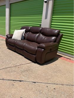 Free Delivery - Leather Cindy Crawford Reclining Couch Set
