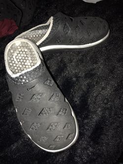 Nike sandles size 9 woman