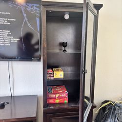 Entertainment center