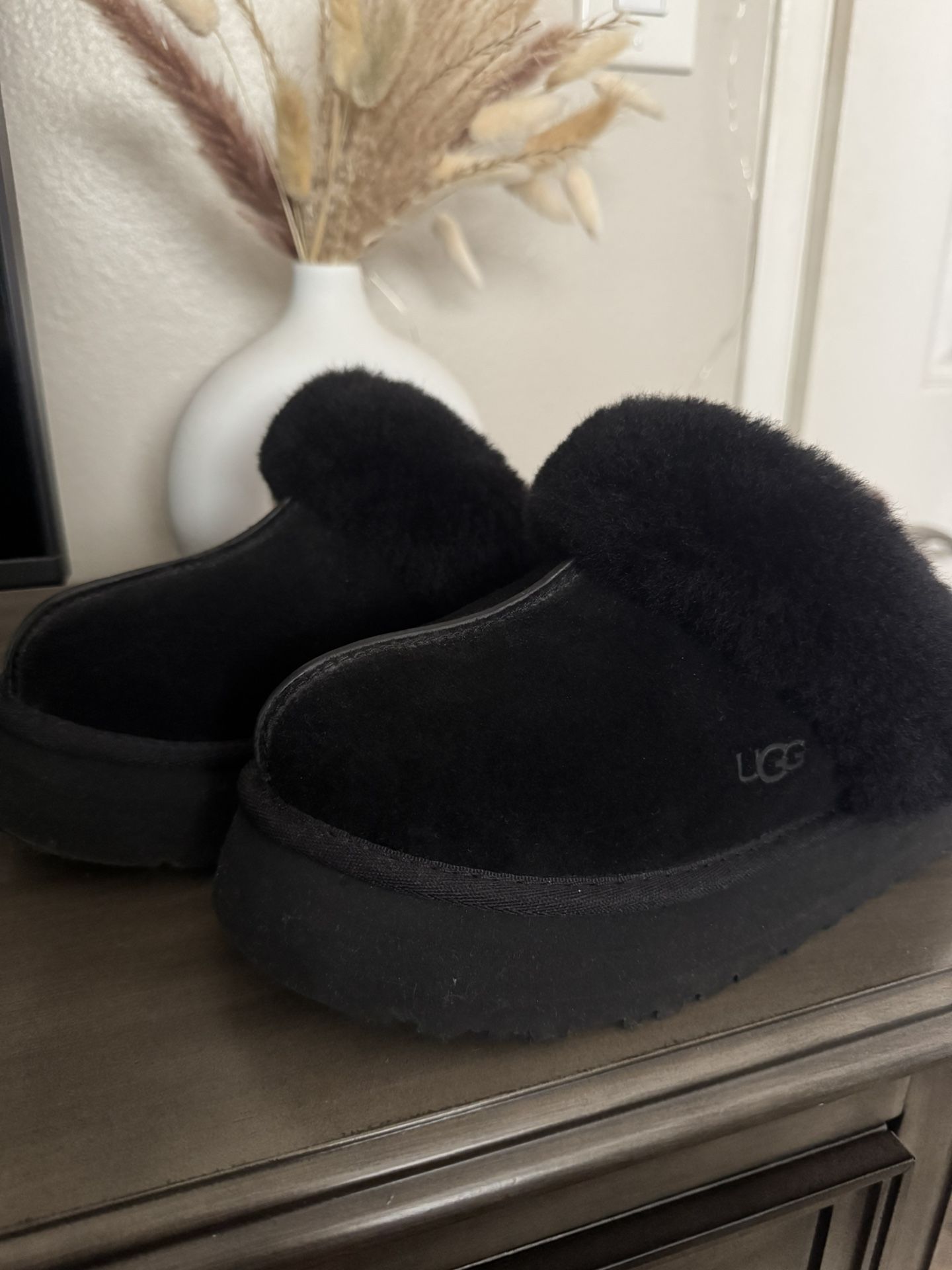 Shoes/ Slippers UGG