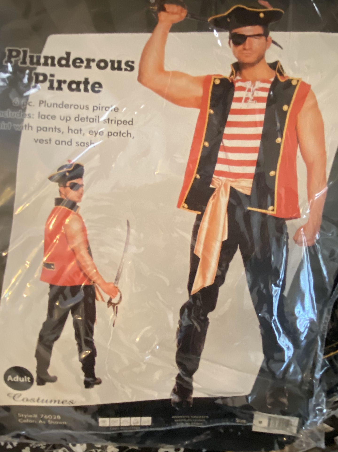 Men’s pirate Halloween costume