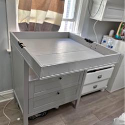 Baby Changing Table And Dresser