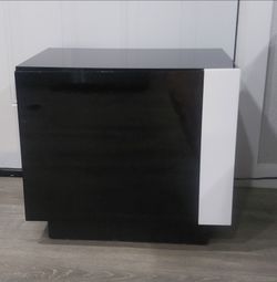 ✨ Modern High-Gloss Black Nightstands/Cabinets – Like New! ✨