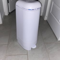 *broken* diaper genie 