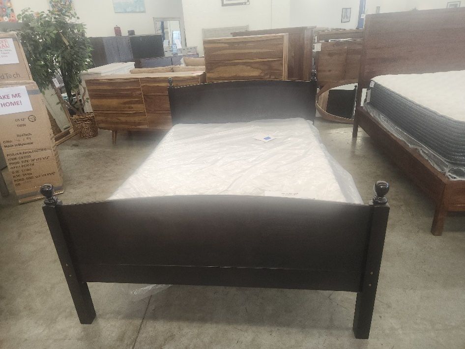FULL BED AND TWIN BED WITH POSTS