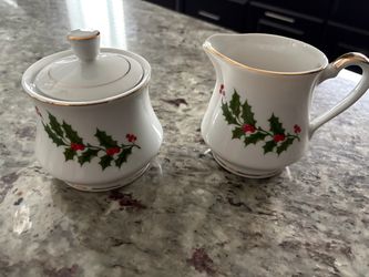 Vintage Macy’s Holly the trimmings Christmas Mugs set of 4 ,creamer and sugar bowl set