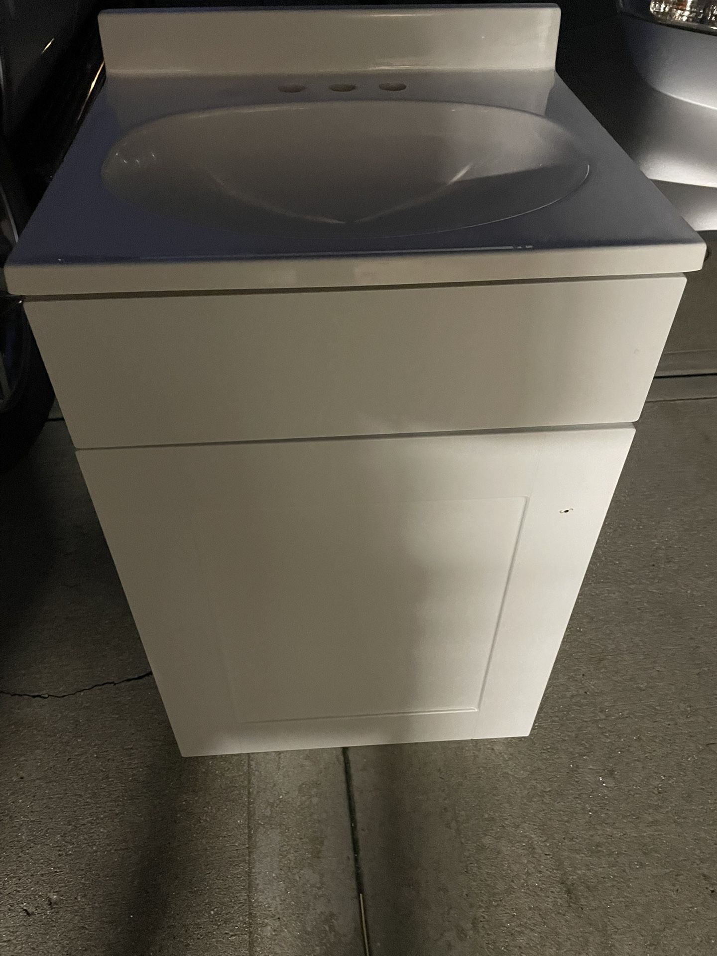 18 Inch Vanity With Top New 