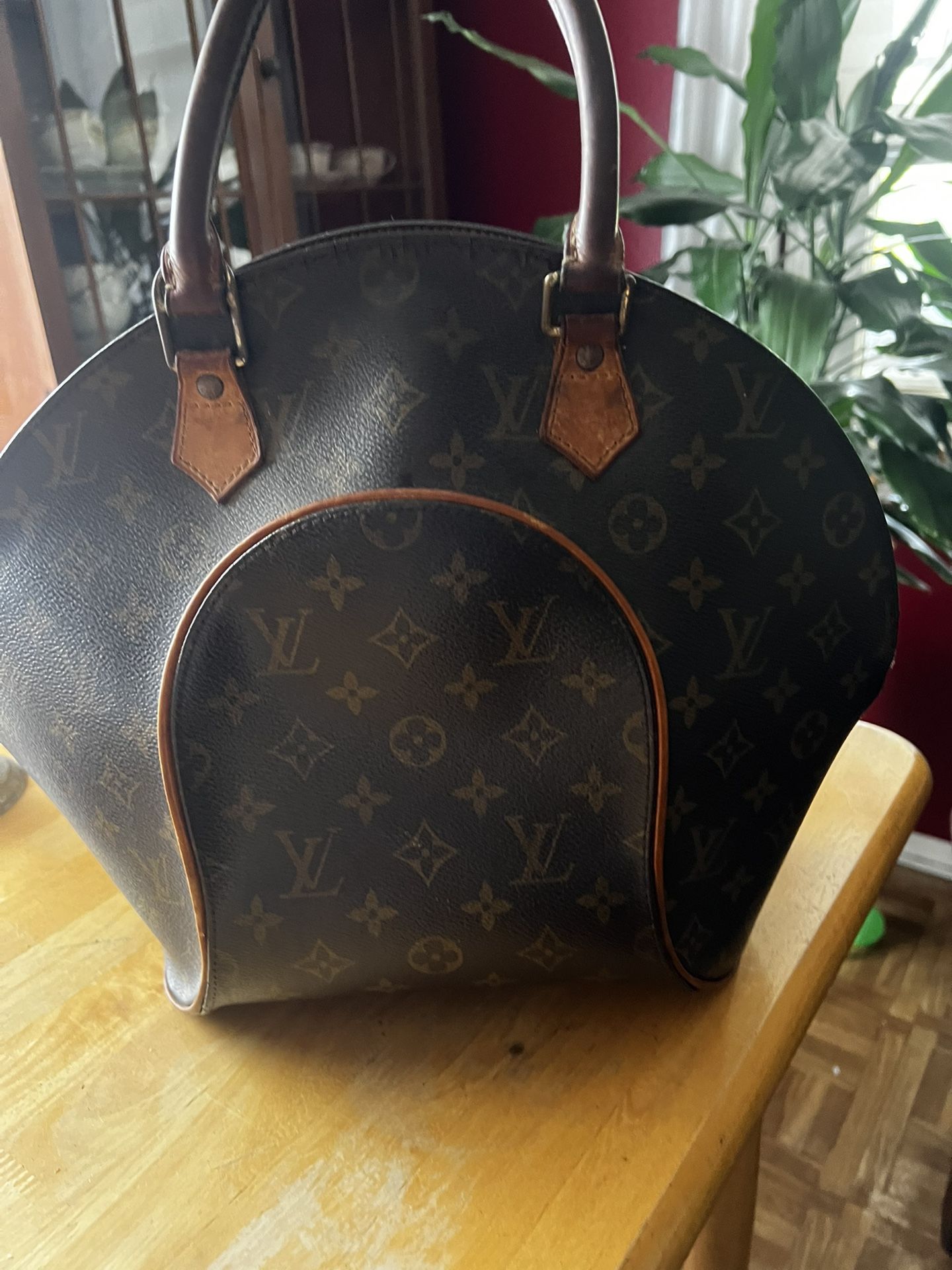 Louis Vuitton Monogram Ellipse GM